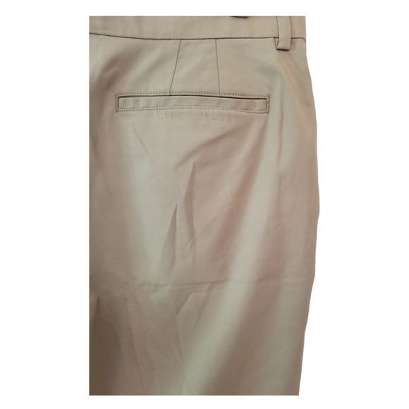 Claiborne Men's Beige Shorts‎ Classic Fit Dry + Cool Size 34 Inseam 10 in - Picture 8 of 8